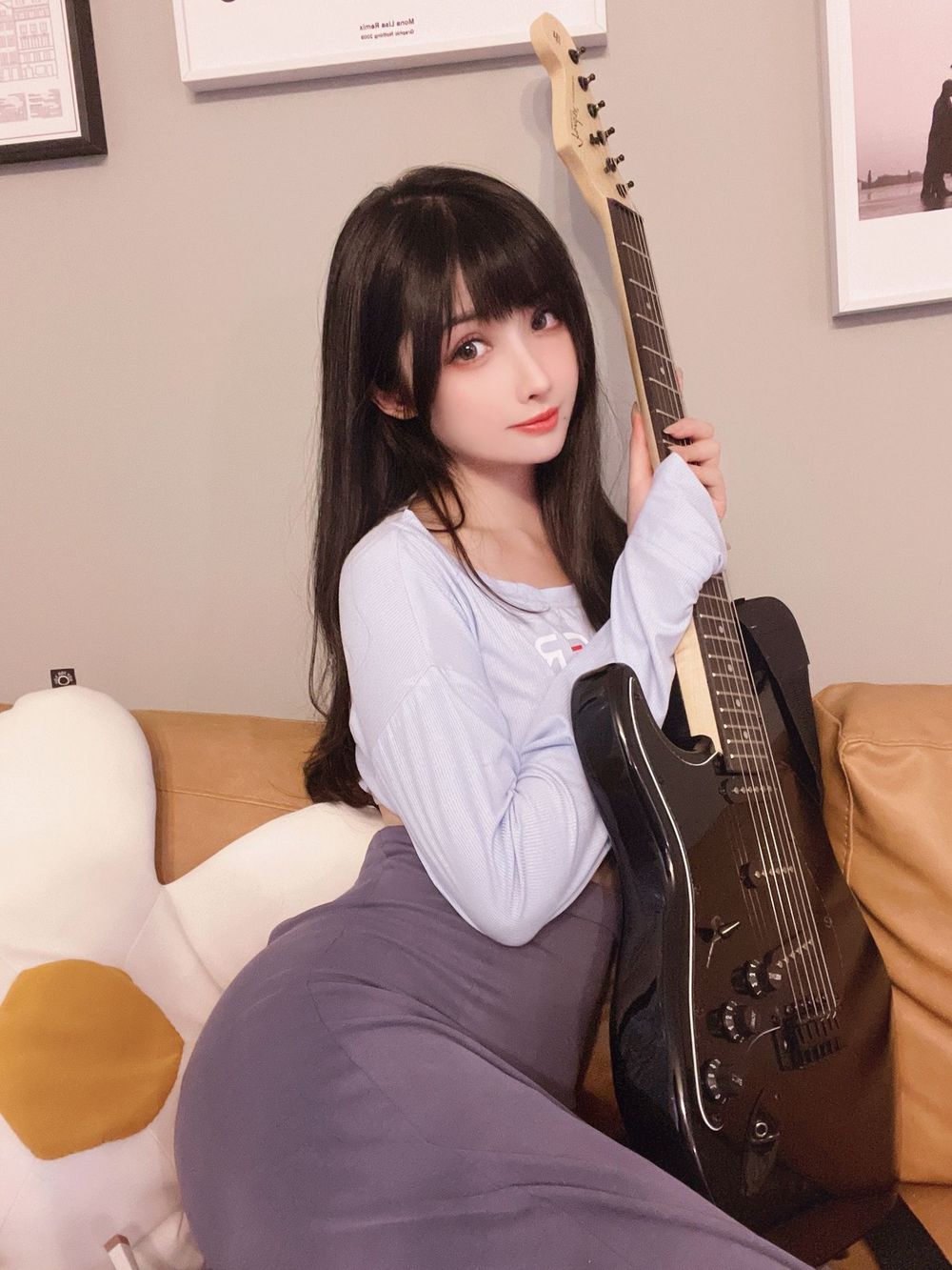 网络美女rioko凉凉子开档短裙吉他妹妹系带裙主题私房写真