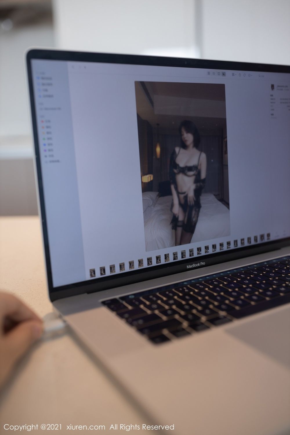 美女模特安然Maleah御姐姿态电脑维修主题重庆旅拍