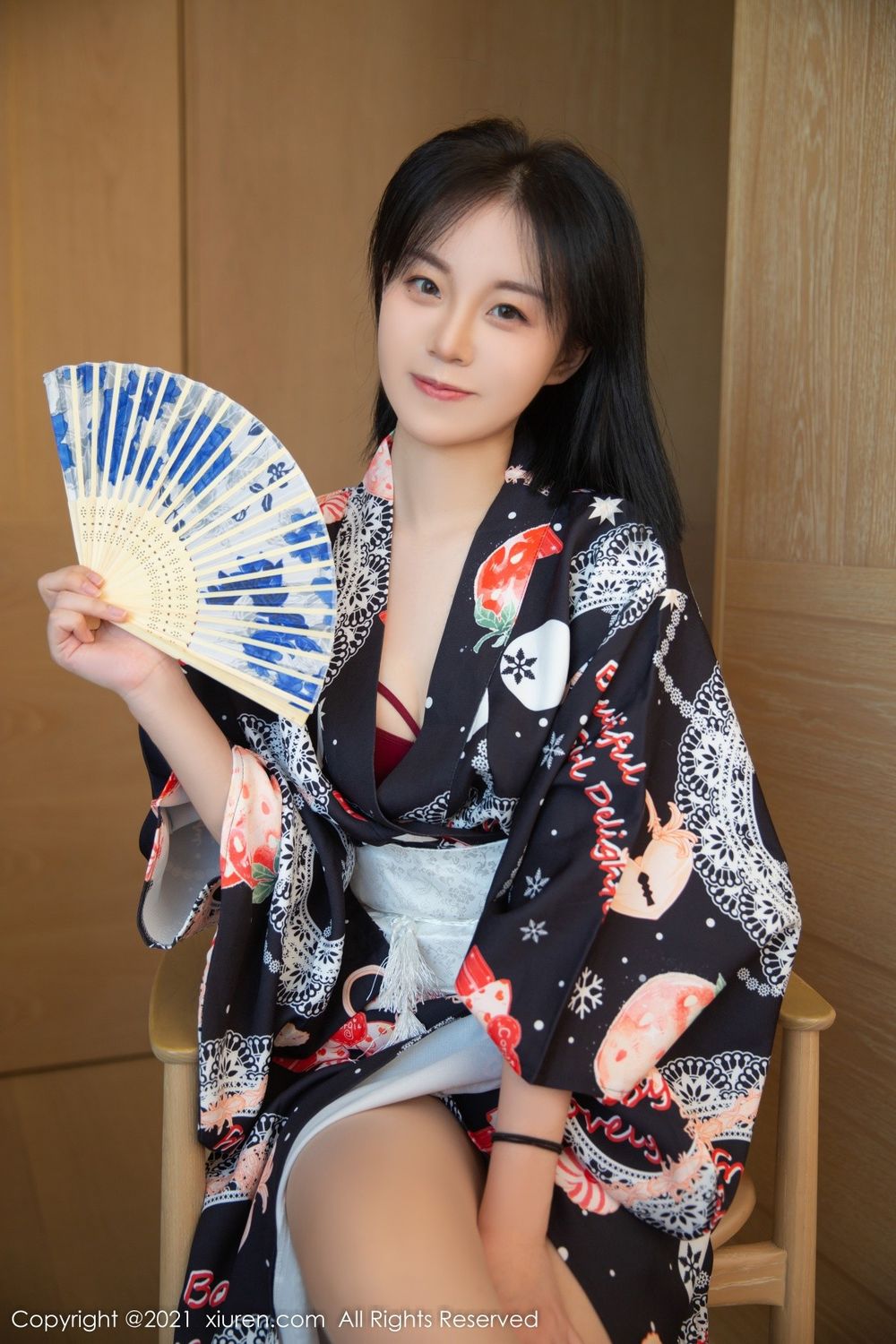 美女模特一颗甜蛋黄a日式和服与原色丝袜性感写真