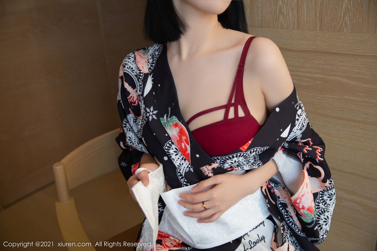 美女模特一颗甜蛋黄a日式和服与原色丝袜性感写真