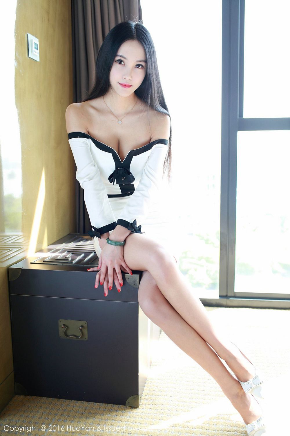 美女模特陆金佳Jessica高挑身材修长美腿私房写真