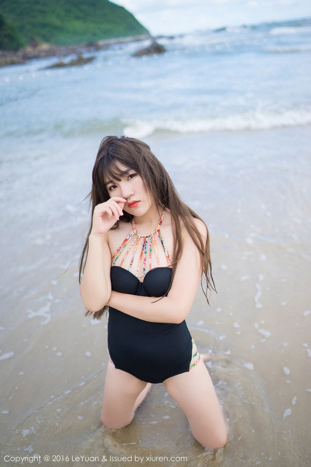 新人模特冷不丁海边沙滩黑长直泳装系列首套写真