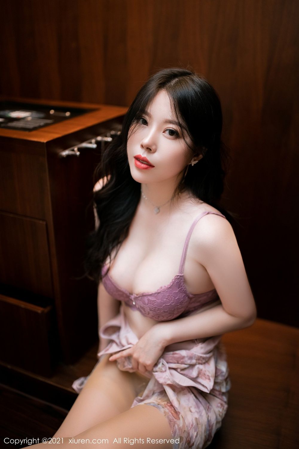 美女模特白茹雪花纹粉色旗袍熟女气息高挑系列写真