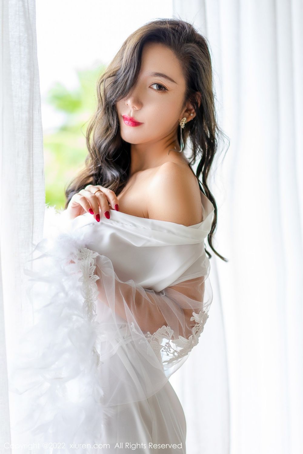美女模特艾静香白色礼服搭配白色高跟系列三亚旅拍