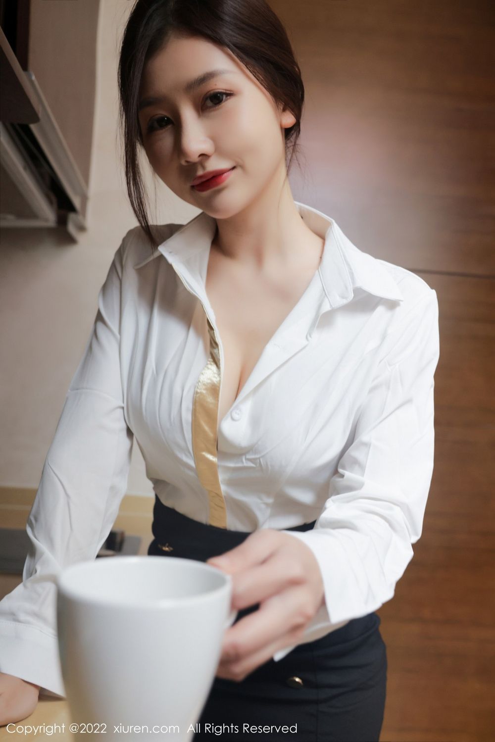 美女模特尹甜甜职场OL女管家黑丝系列主题三亚旅拍