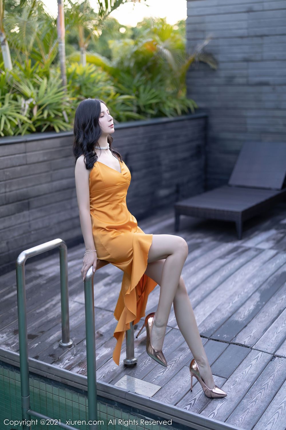 美女模特小蛮妖x白色上衣搭配蓝色短裙系列深圳旅拍