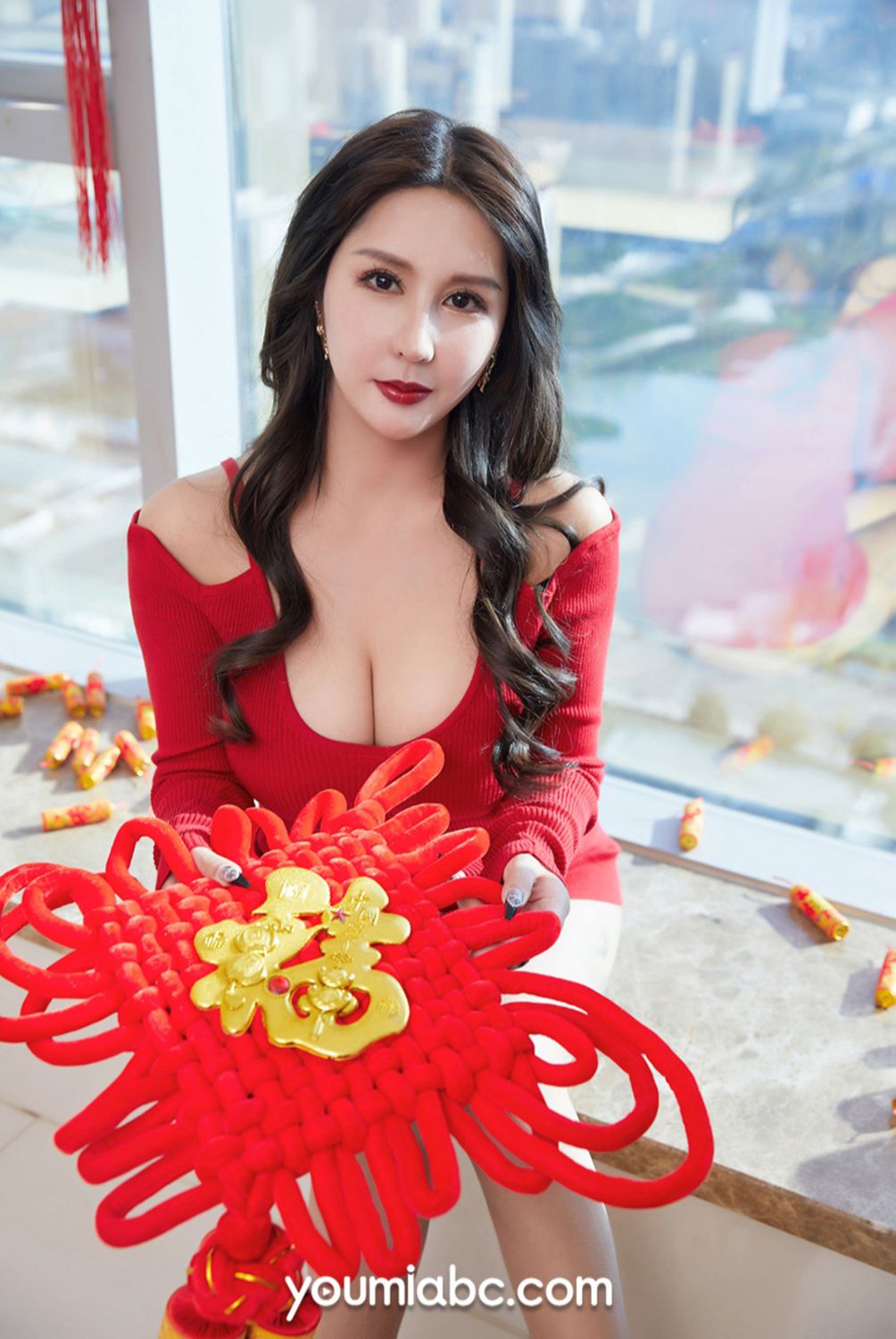 美女模特娜依灵儿红色短裙+糖葫芦系列性感写真