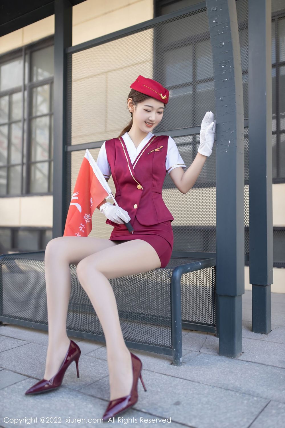 美女模特唐安琪角色扮演旅行社导游红色制服写真