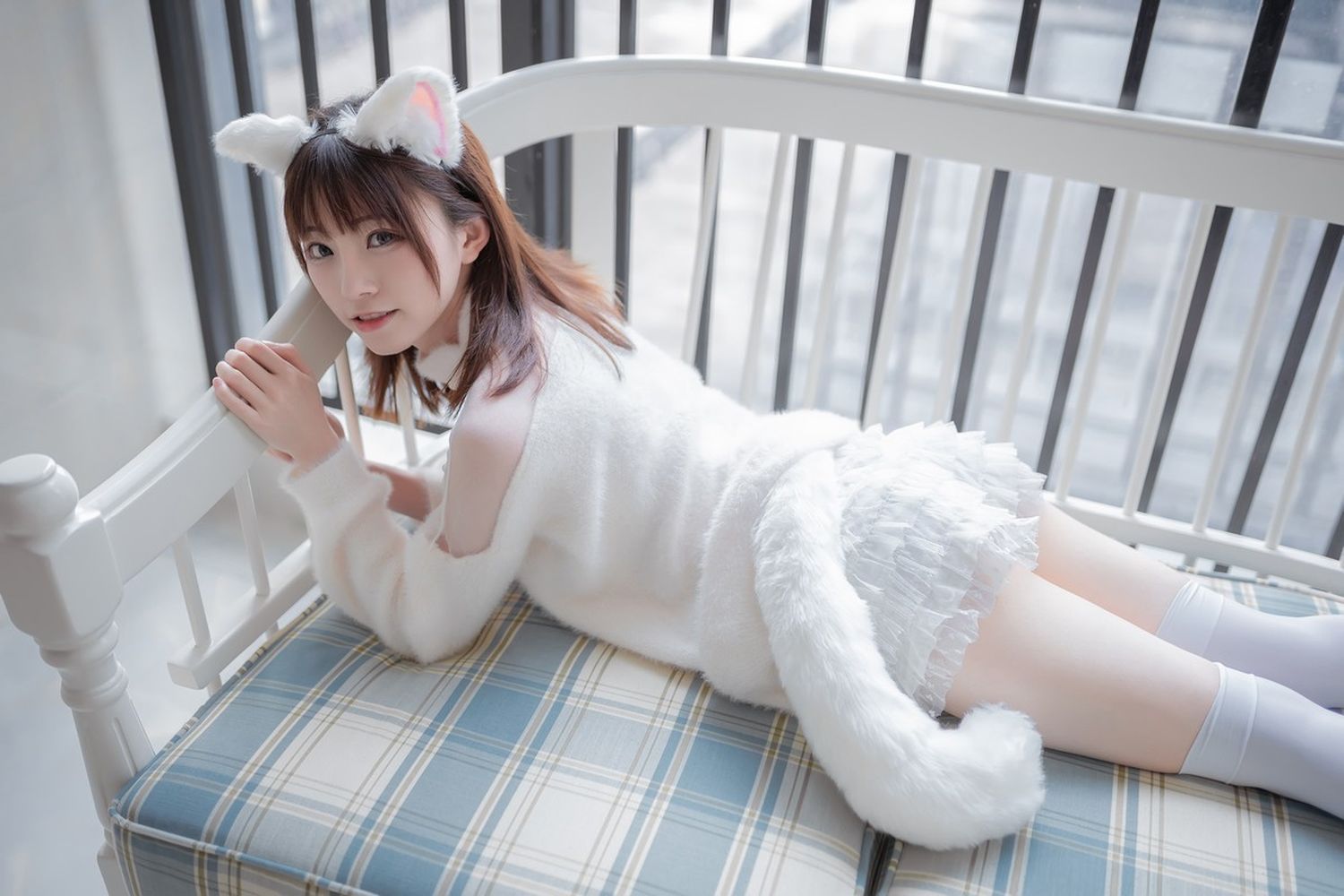 动漫博主Kitaro绮太郎纯白绒毛服饰白喵女友兔女郎主题写真