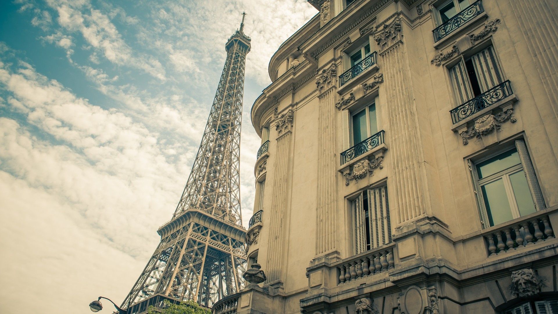 法国巴黎市战神广场的埃菲尔铁塔超高清图片