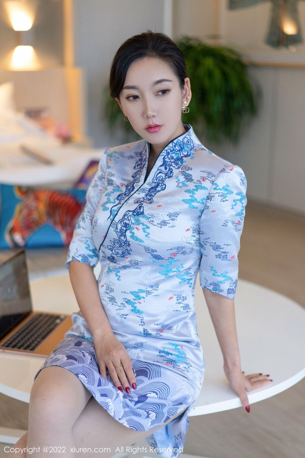 美女模特艾静香国风旗袍搭配原色丝袜系列三亚旅拍