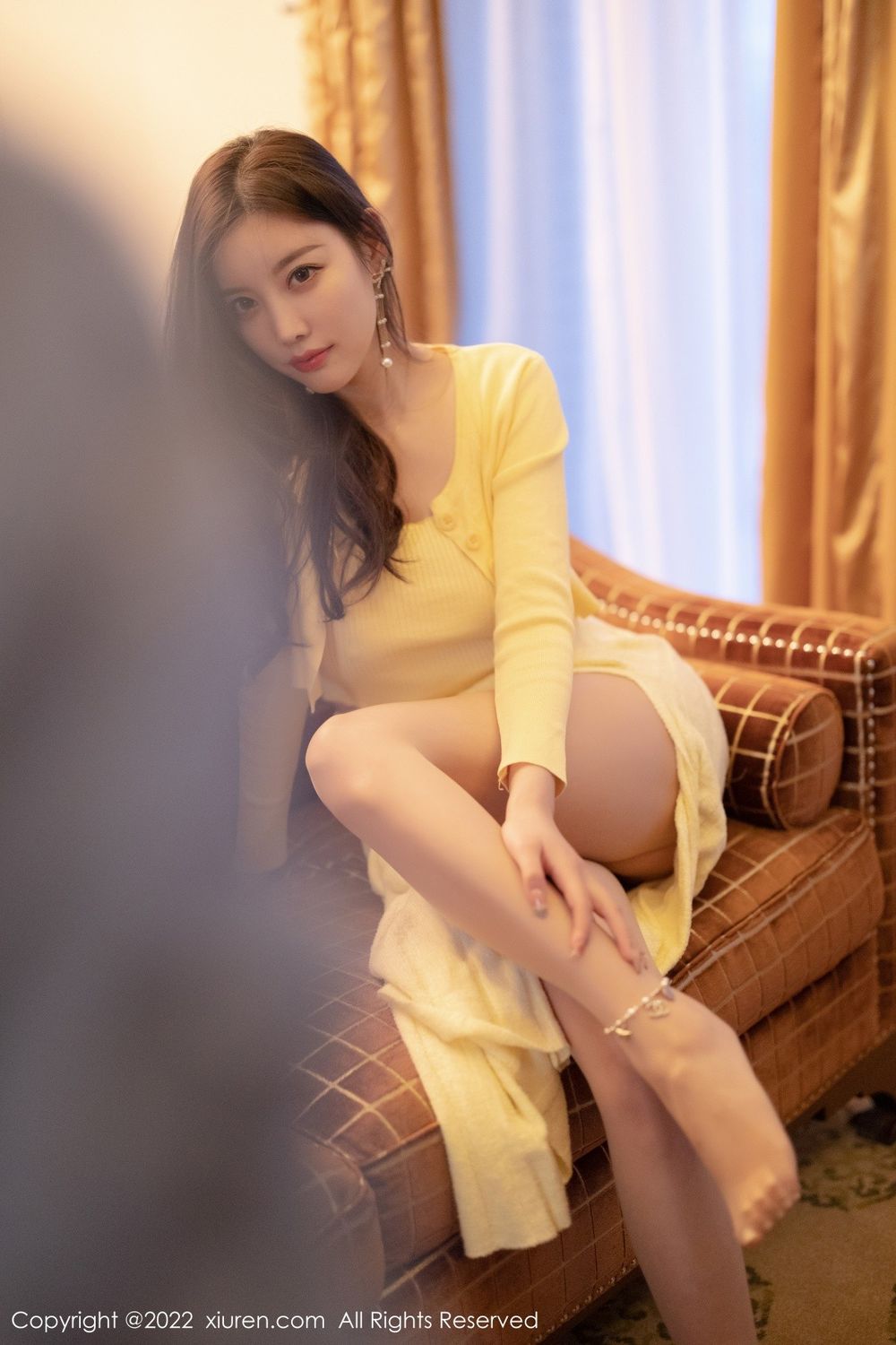 性感女神杨晨晨Yome淡黄色上衣搭配长裙系列私房写真