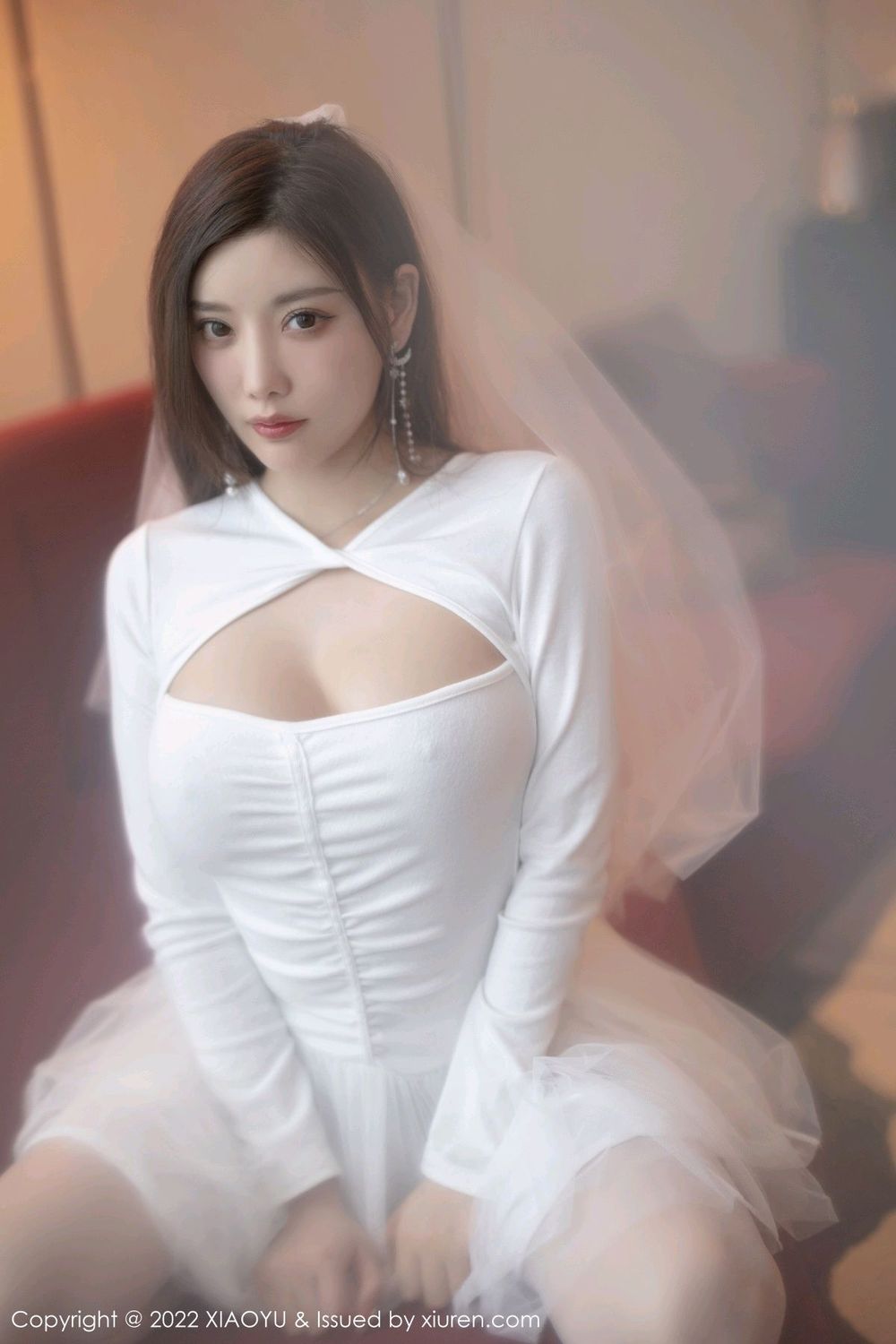 性感女神杨晨晨Yome白色婚纱搭配诱人丝袜私房写真
