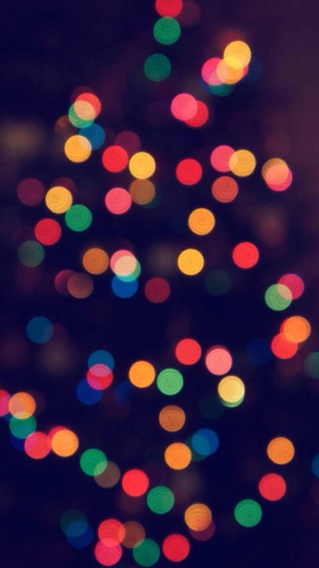 点点灯光组成梦幻圣诞树