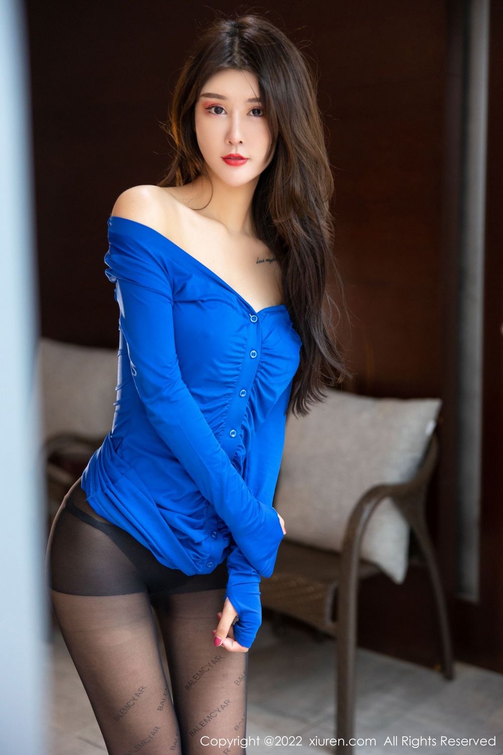 美女模特夏沫沫tife深蓝色收身上衣搭配黑丝系列写真