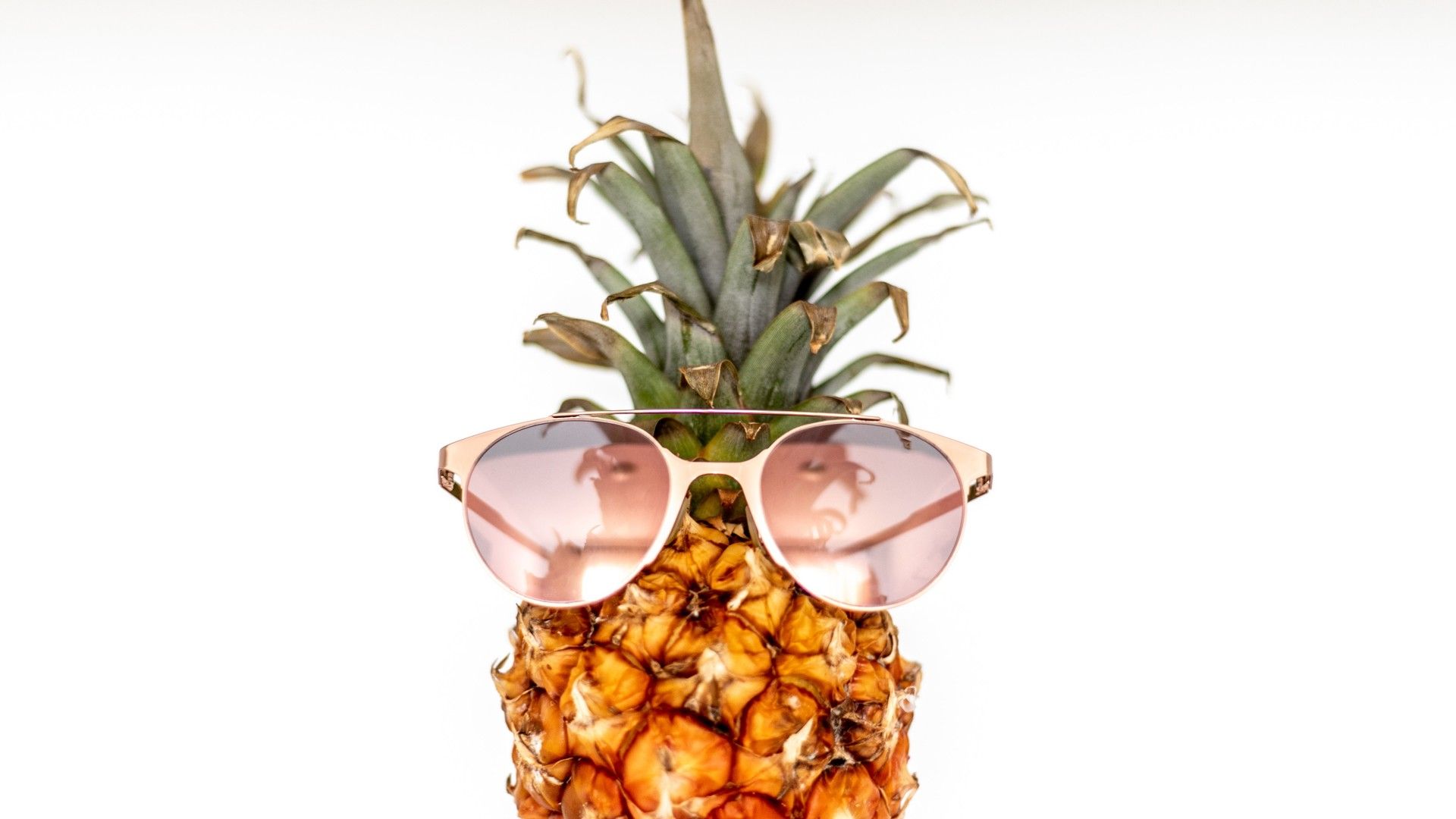 戴着眼镜的各色菠萝酷酷表情