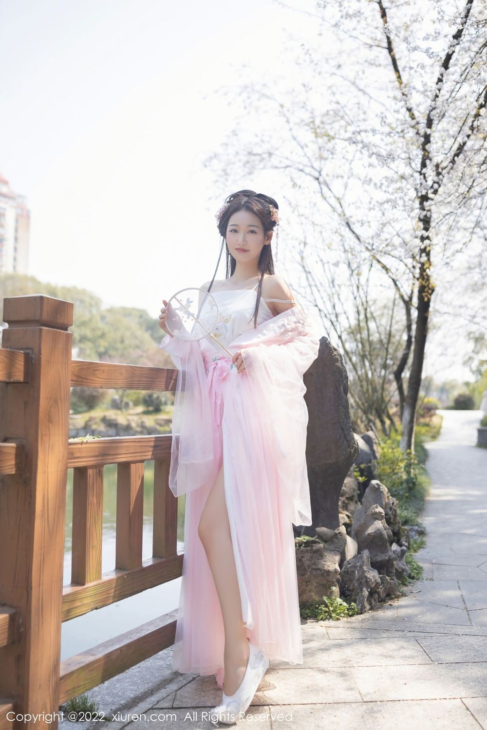 美女模特唐安琪薄纱轻透淡粉色古装服饰珠三角旅拍
