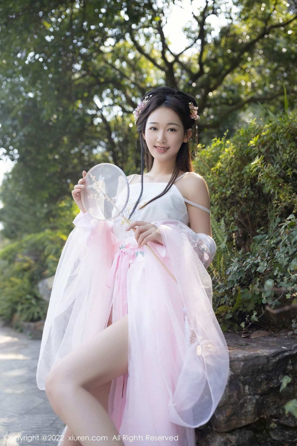 美女模特唐安琪薄纱轻透淡粉色古装服饰珠三角旅拍
