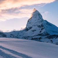 阿尔卑斯雪山唯美风景微信头像