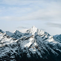 阿尔卑斯雪山唯美风景微信头像