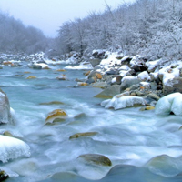 冬日结冰的河道头像