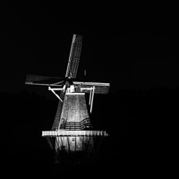 荷兰风车天空下的唯美头像