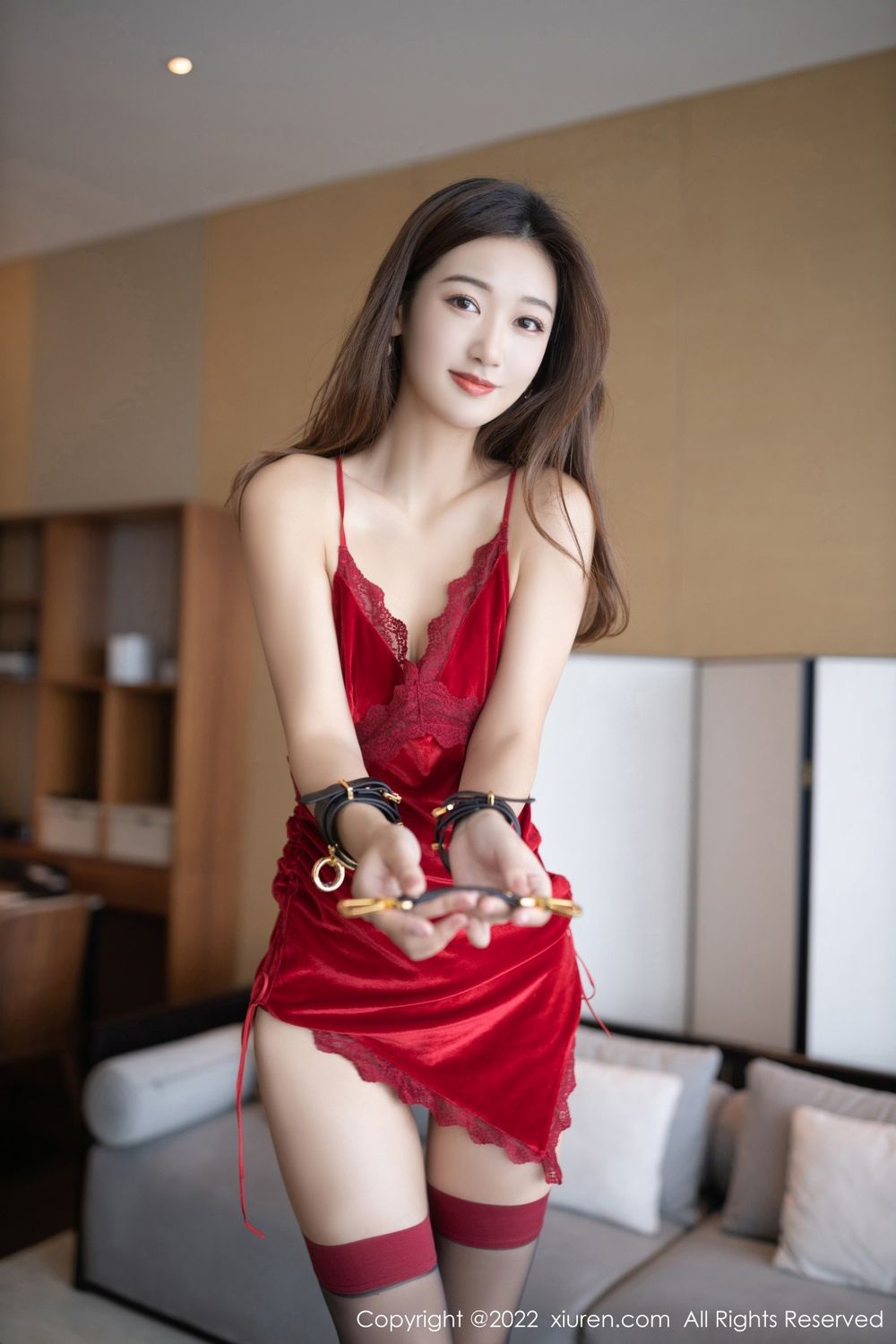 美女模特唐安琪猩红吊裙搭配黑丝系列珠三角旅拍
