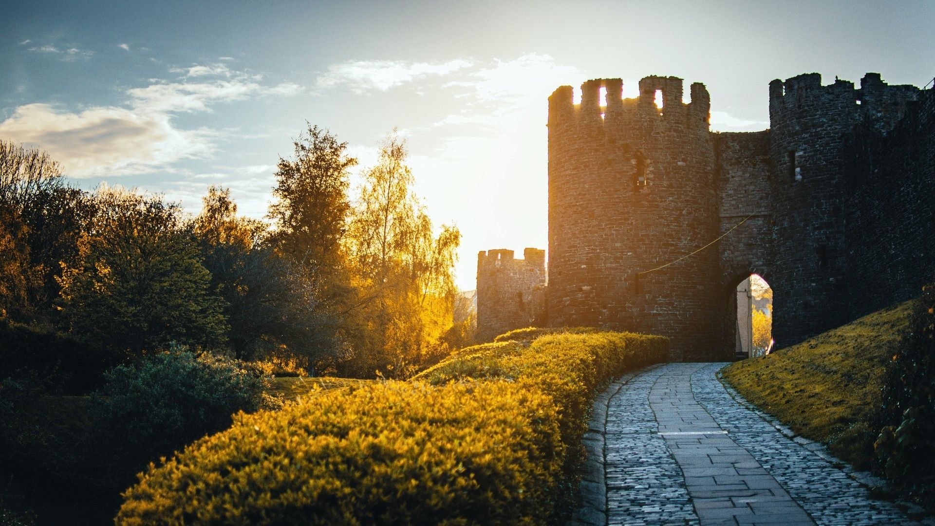 不同季节的城堡展现各色风光