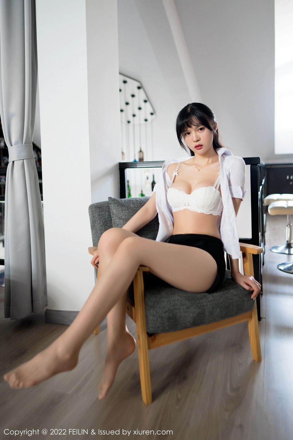 美女模特桃香子白T搭配黑色短裙女仆装扮性感写真