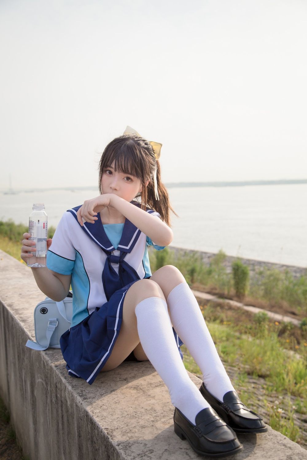 微博妹子Fushii海堂学生制服配白丝袜写真