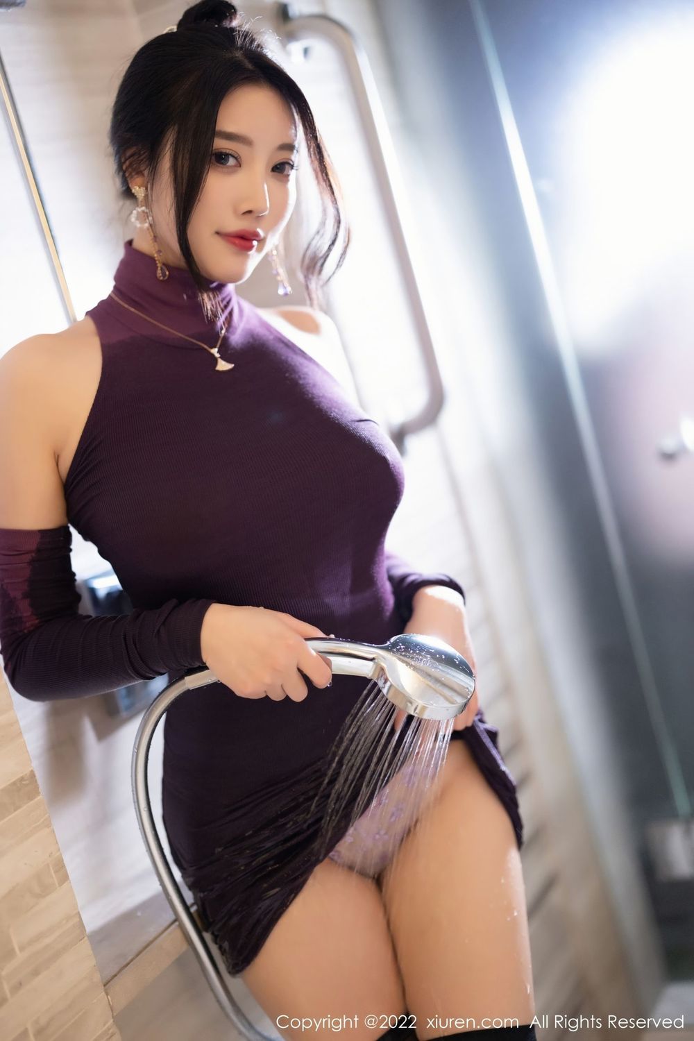 性感女神杨晨晨Yome紫色露肩连衣短裙黑丝系列写真