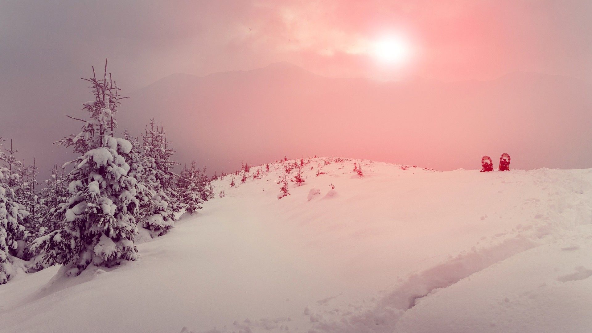 初日初升照耀下的冬季雪景自然风光高清壁纸