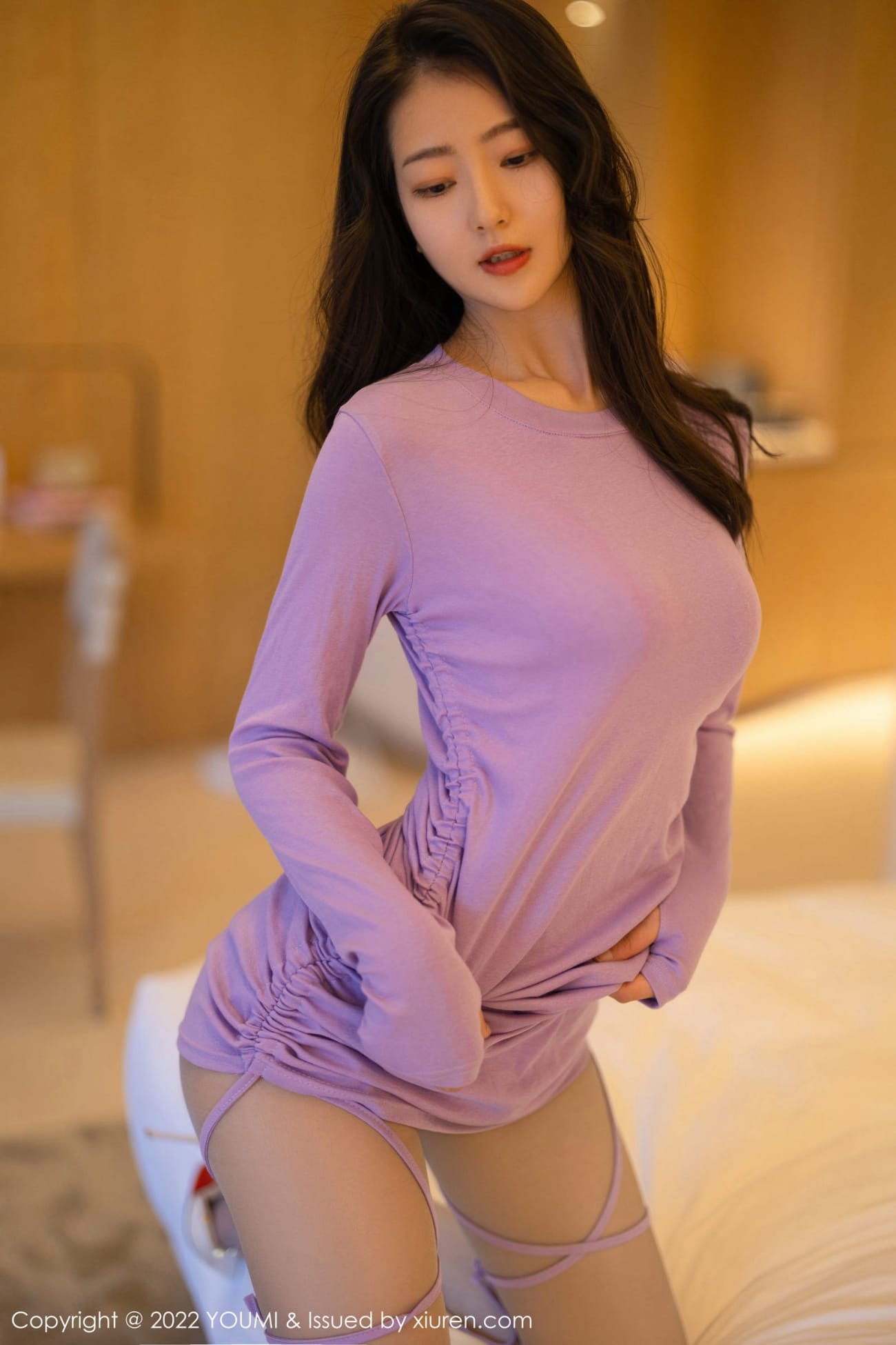 美女模特熊小诺紫色连衣短裙灰色丝袜系列三亚旅拍