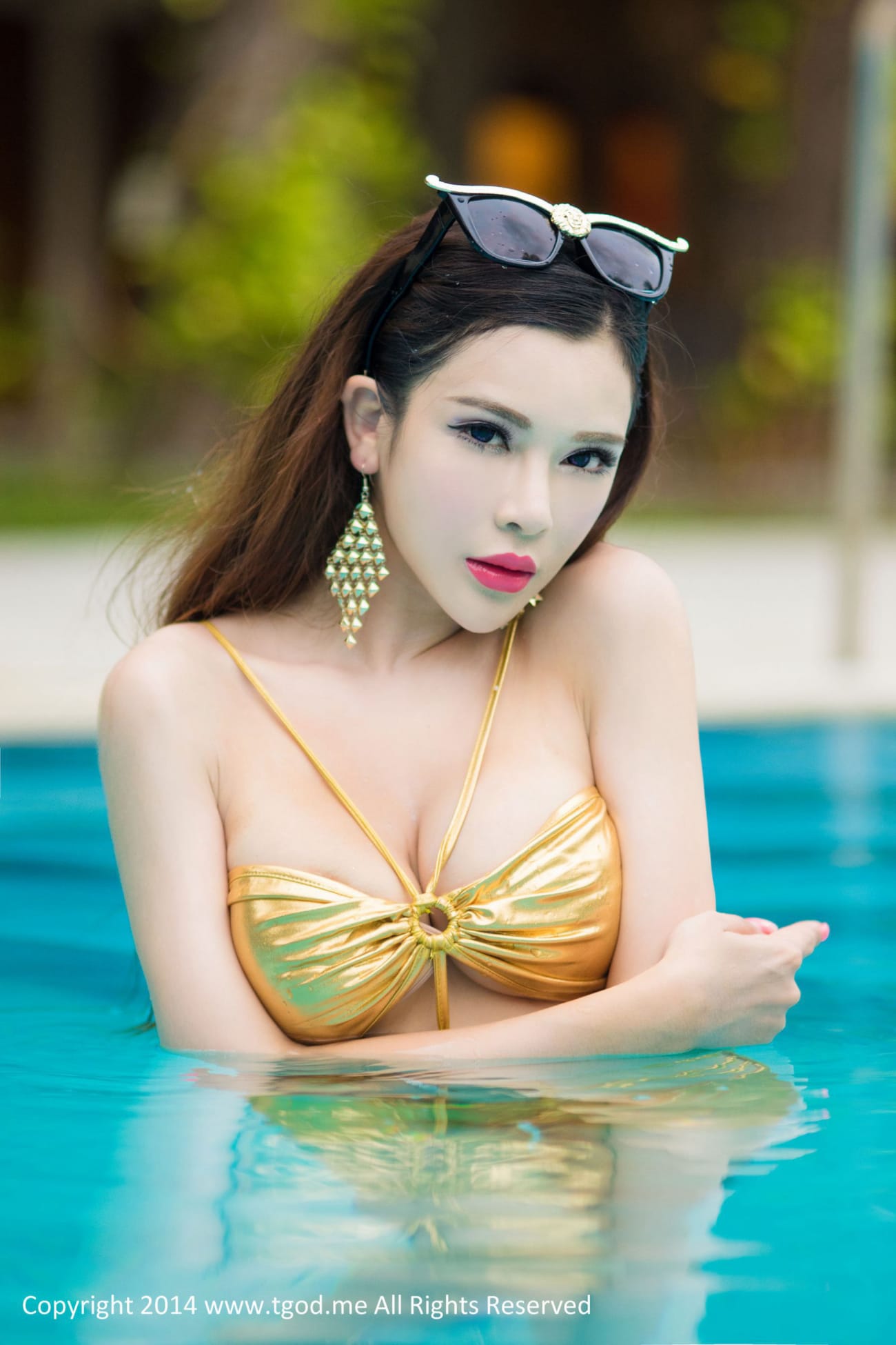 美女模特宛恩miyu粉色公主吊裙泳池系列沙巴旅拍