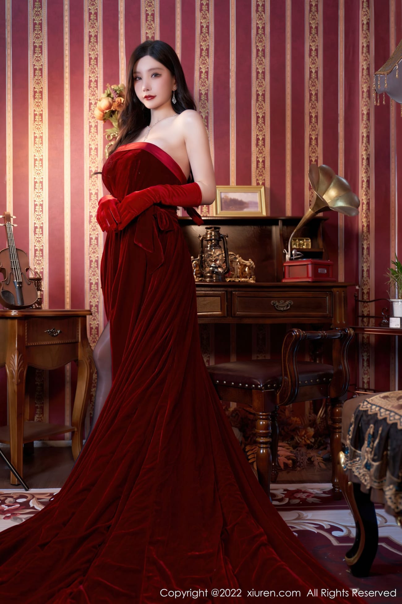 性感女神周于希Sally暗红色长裙搭配黑丝系列三亚旅拍