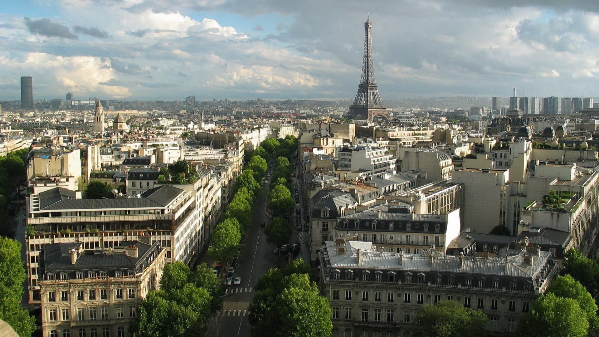 巴黎城市地标之一埃菲尔铁塔