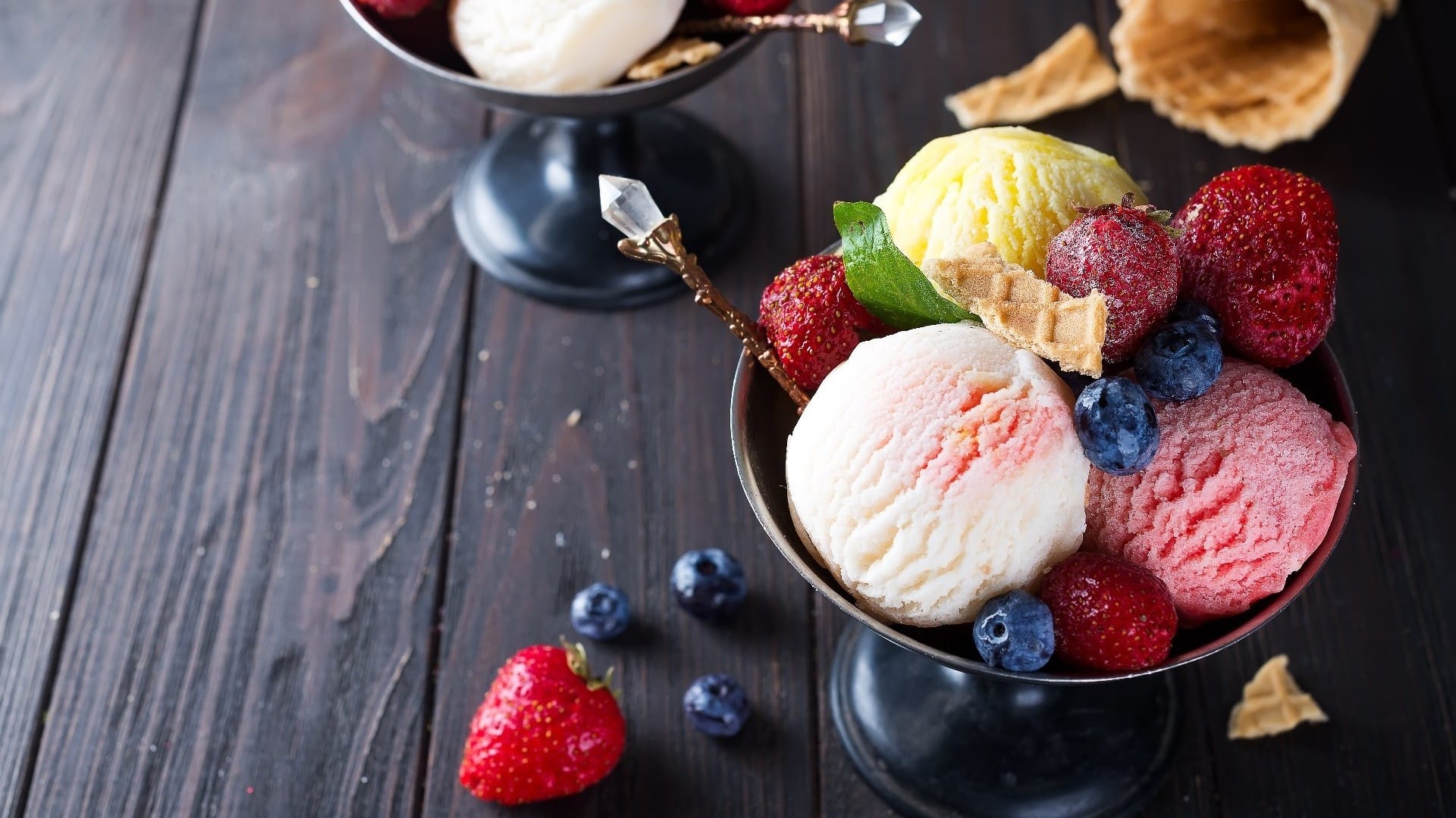 夏季甜品冰淇淋雪糕圆球美味可口桌面壁纸