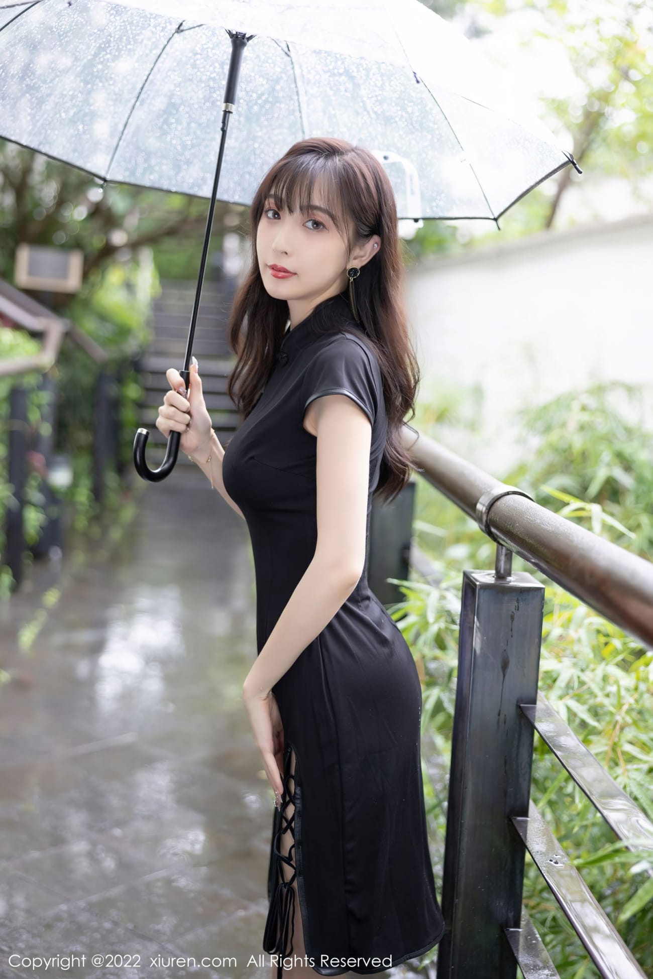 美女模特林星阑黑色短款旗袍搭配原色丝袜性感写真