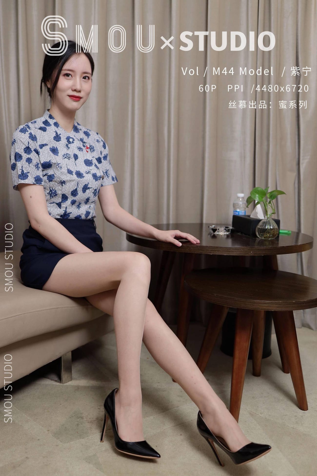 蜜系列紫宁空姐制服丝袜美腿居家系列私房写真
