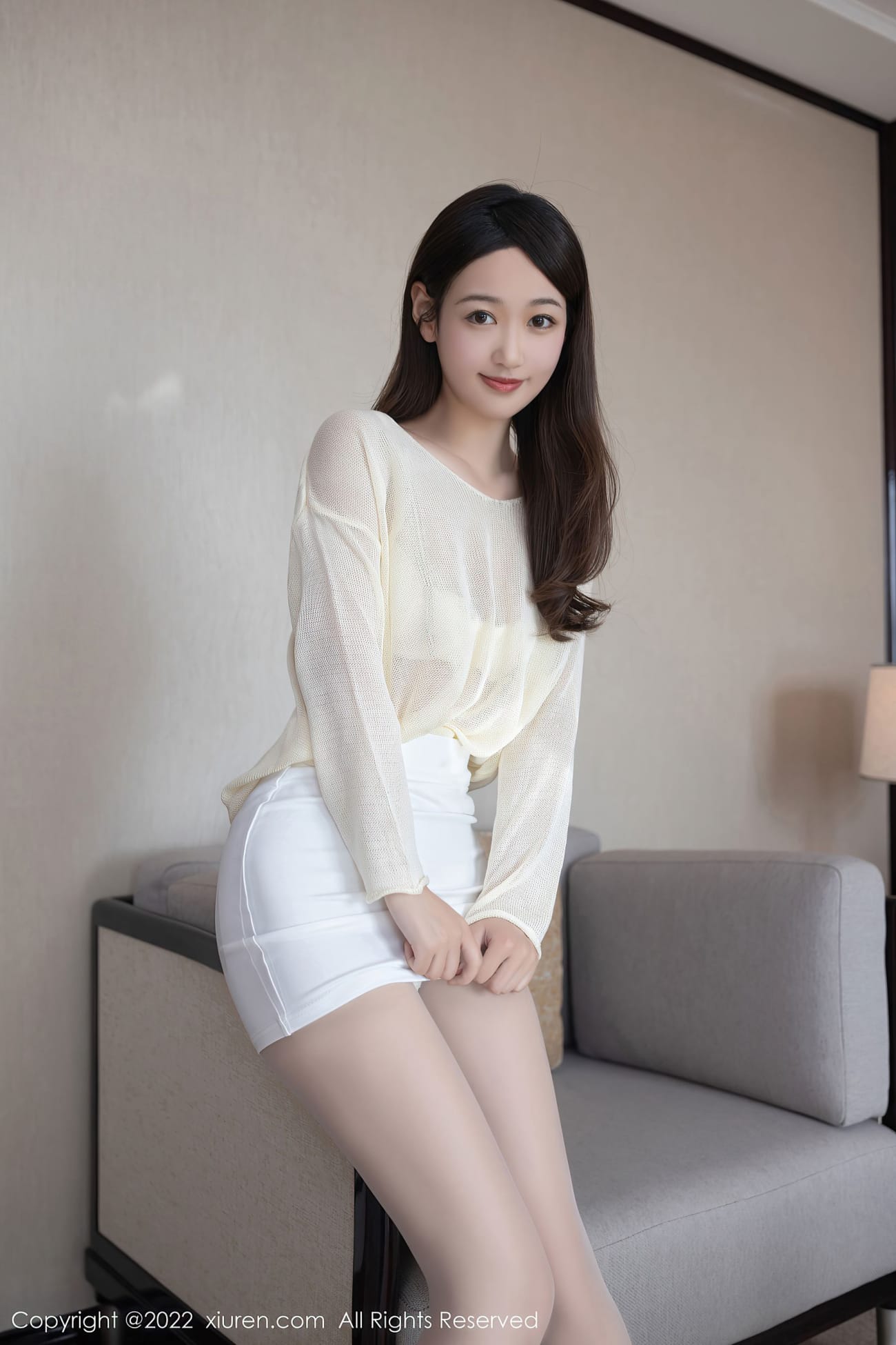 美女模特唐安琪黄色轻透上衣搭配白色短裤性感写真