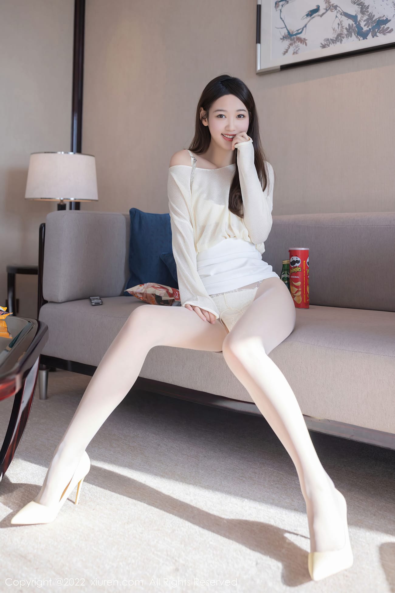 美女模特唐安琪黄色轻透上衣搭配白色短裤性感写真