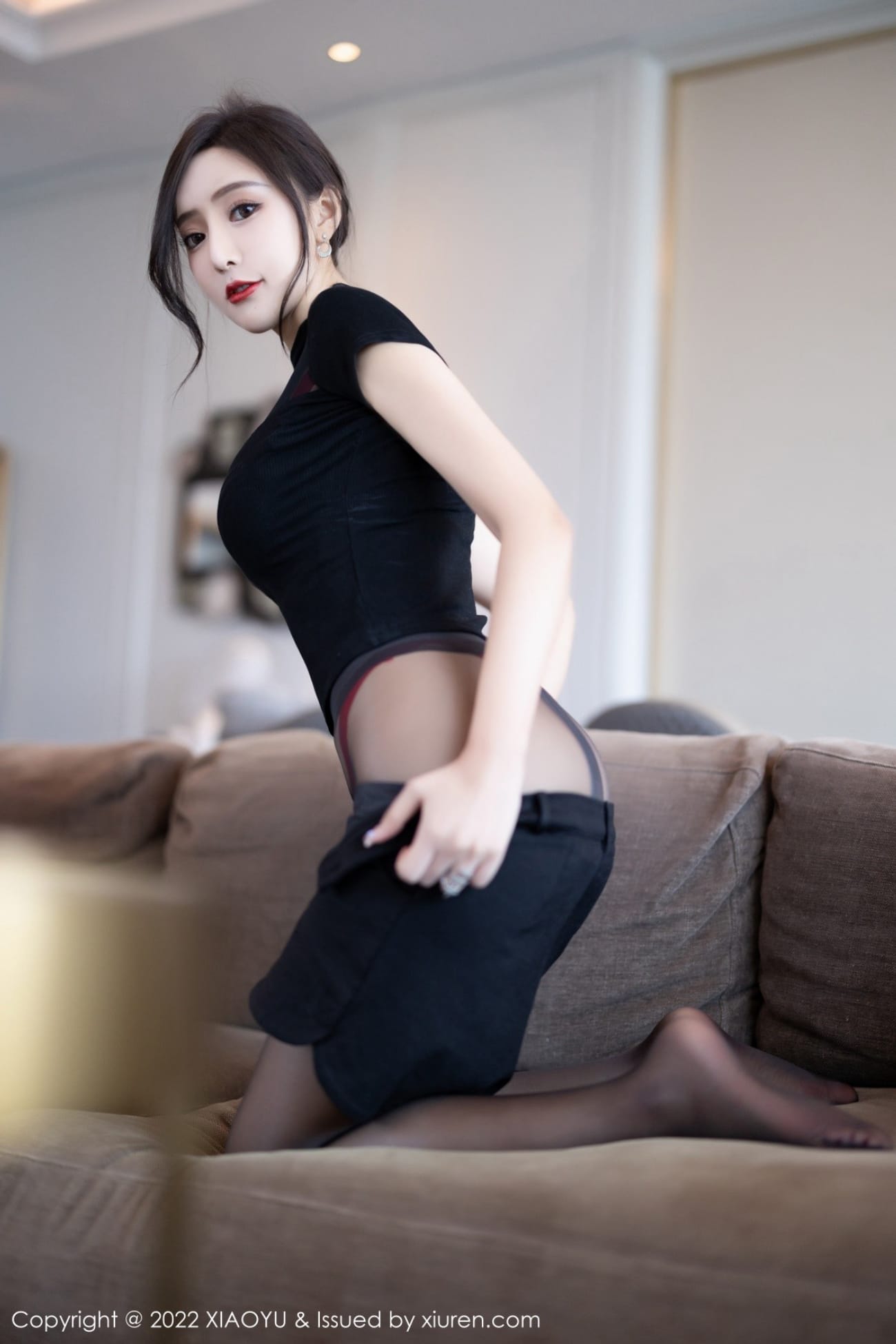 性感女神王馨瑶yanni黑色短袖上衣搭配黑色短裤写真