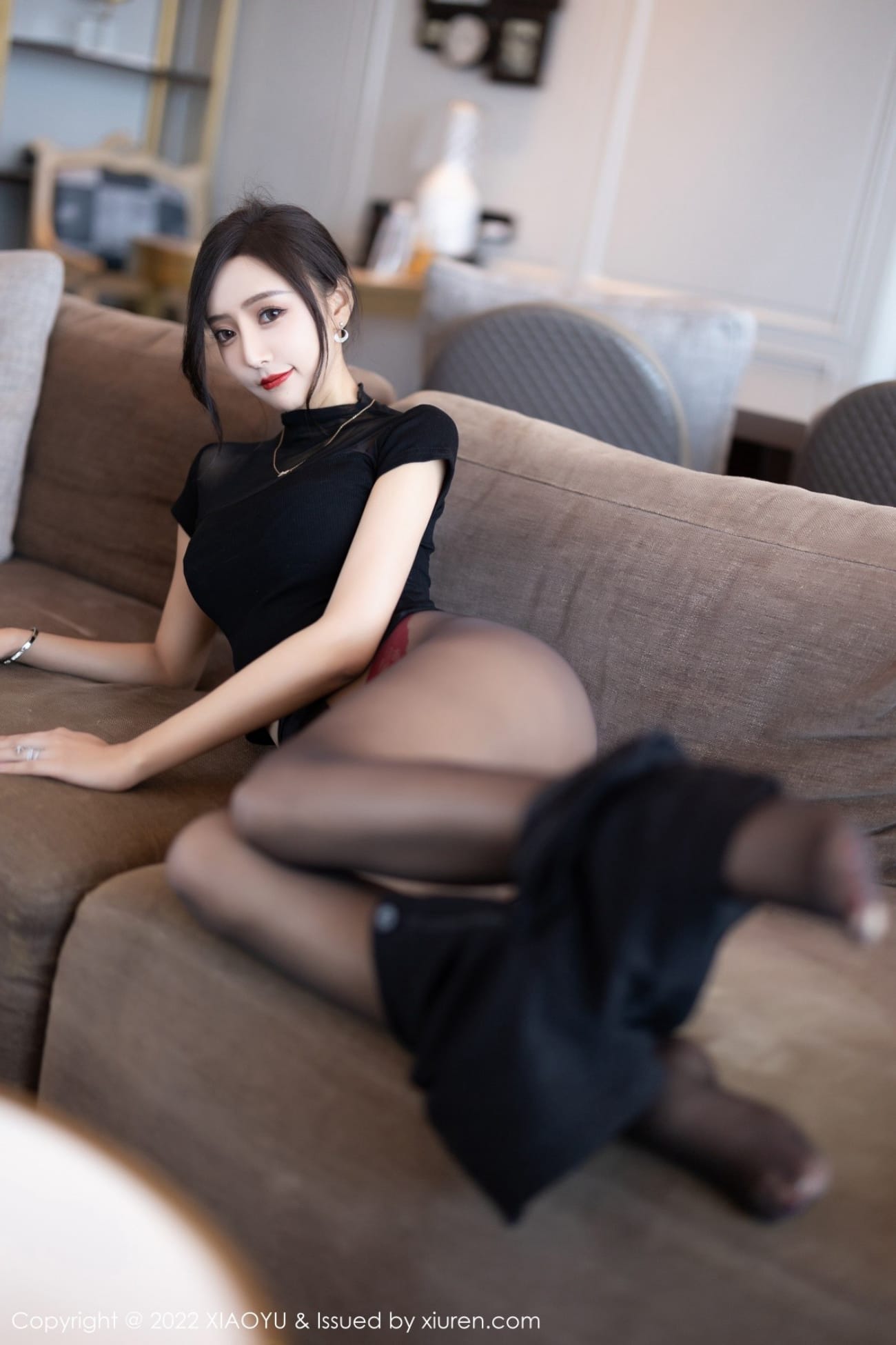 性感女神王馨瑶yanni黑色短袖上衣搭配黑色短裤写真