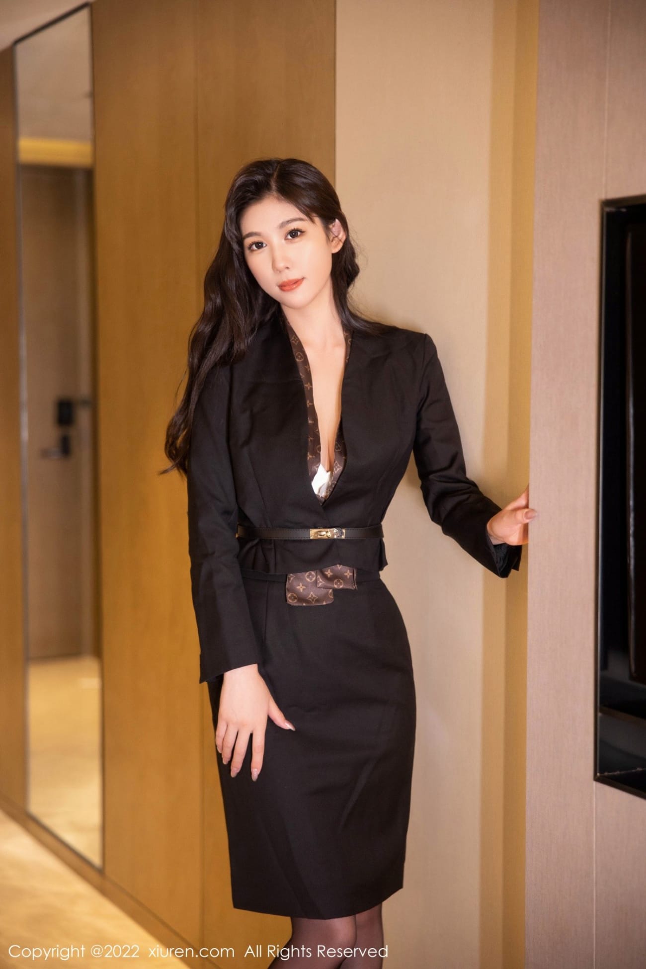 美女模特李雅柔黑色上衣+黑丝系列职场OL性感写真