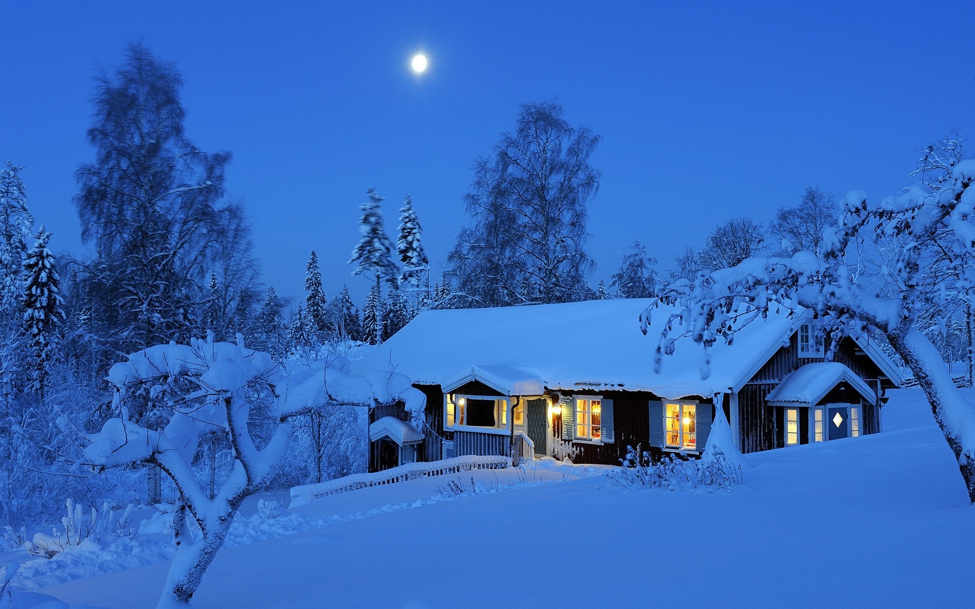 冬季冰天雪地上的房子大雪纷飞美景桌面壁纸