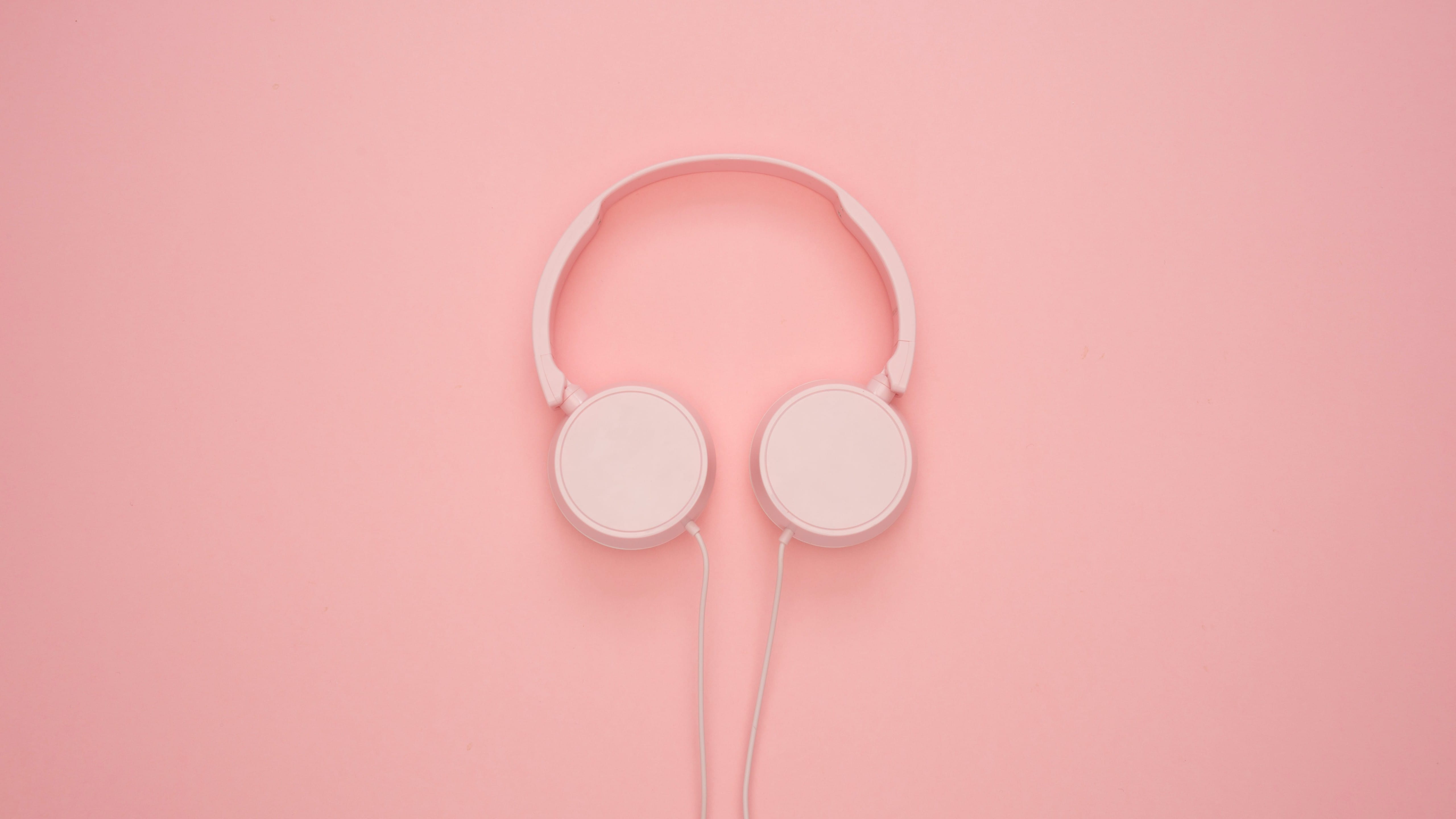 多款式耳机纯色简约背景高清素材创意壁纸