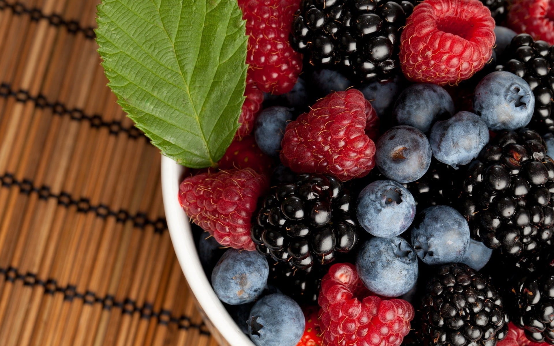 香甜可口的蓝莓及各类水果