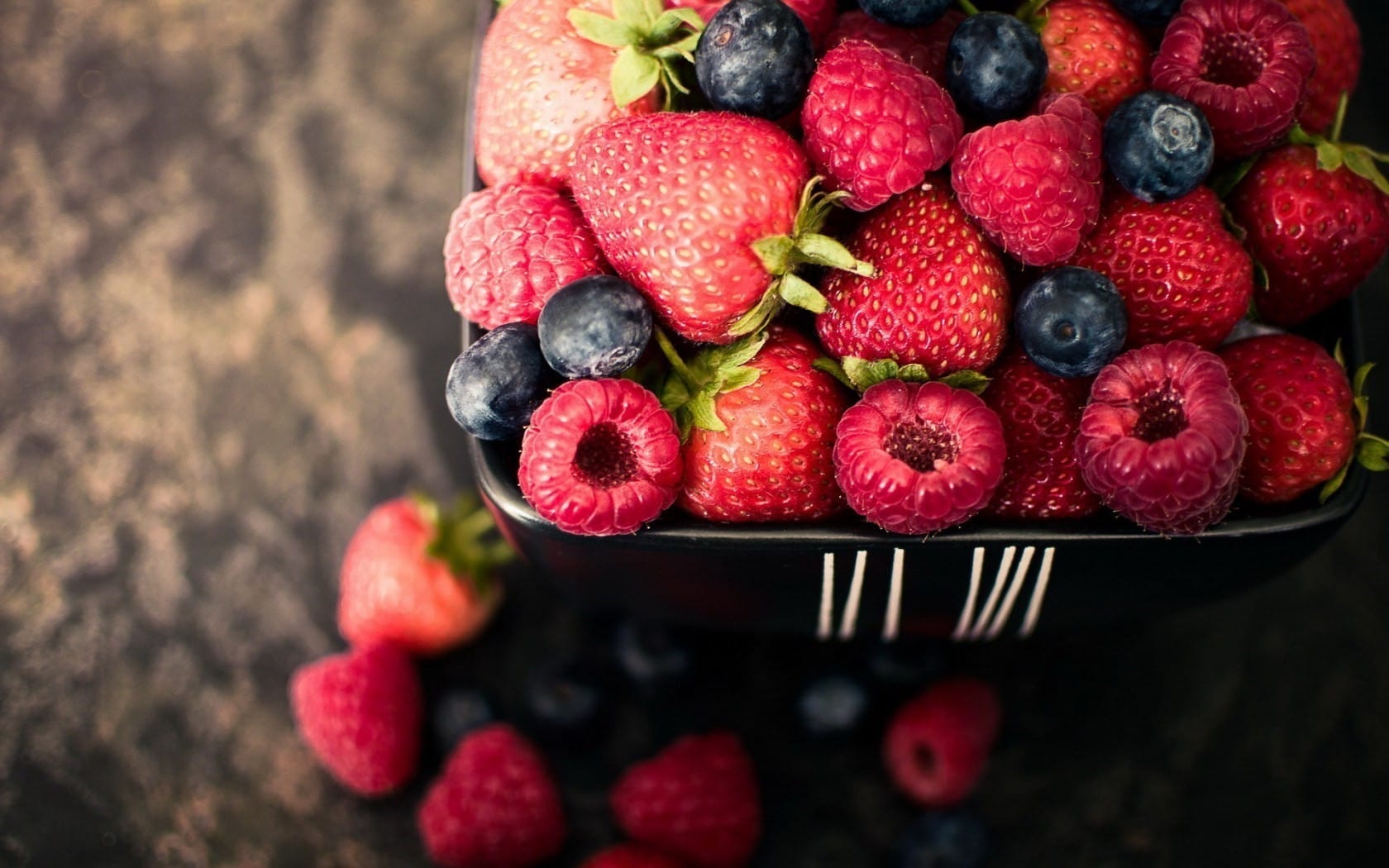 香甜可口的蓝莓及各类水果