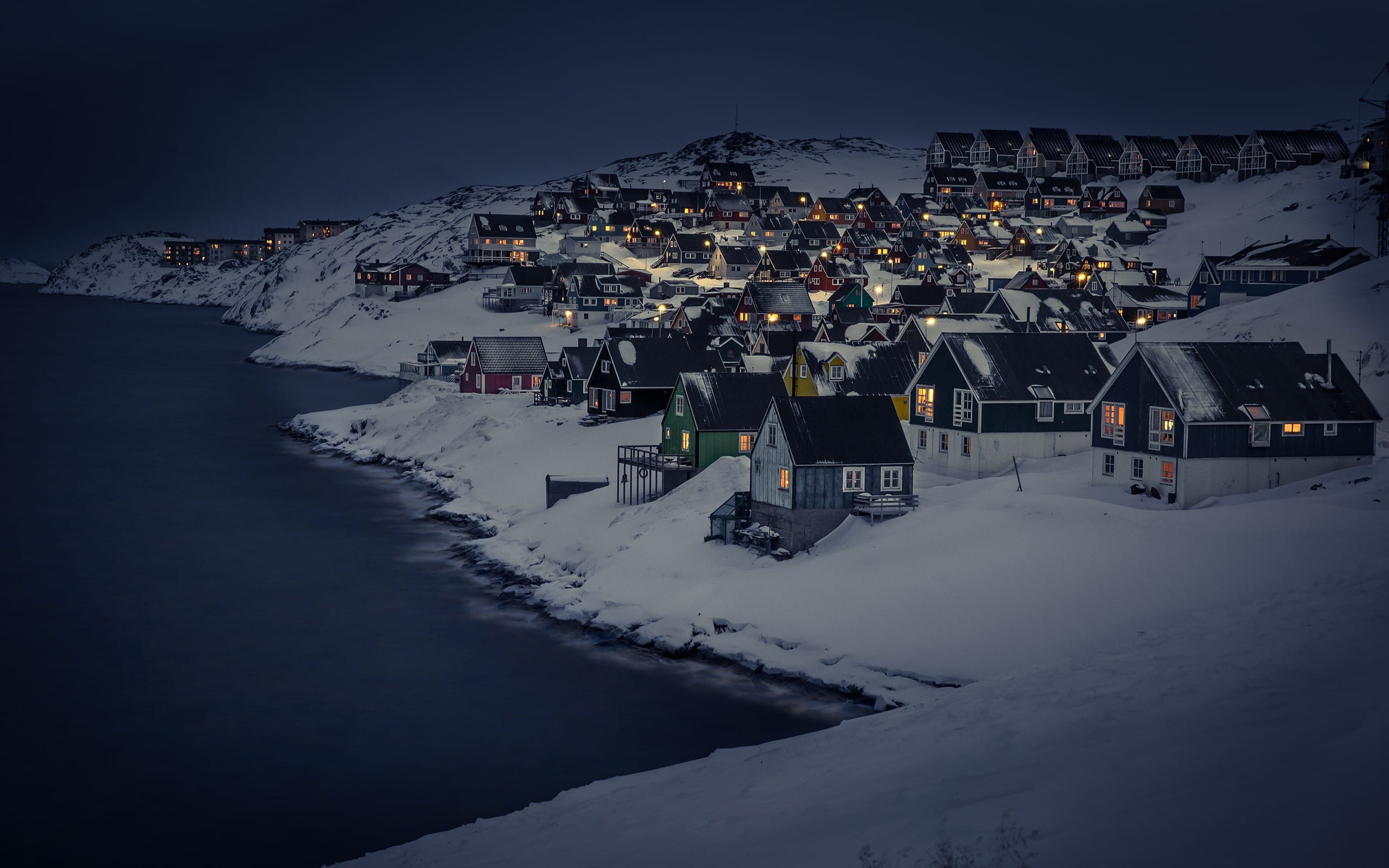 茫茫大雪后山中小屋的唯美夜景图片壁纸