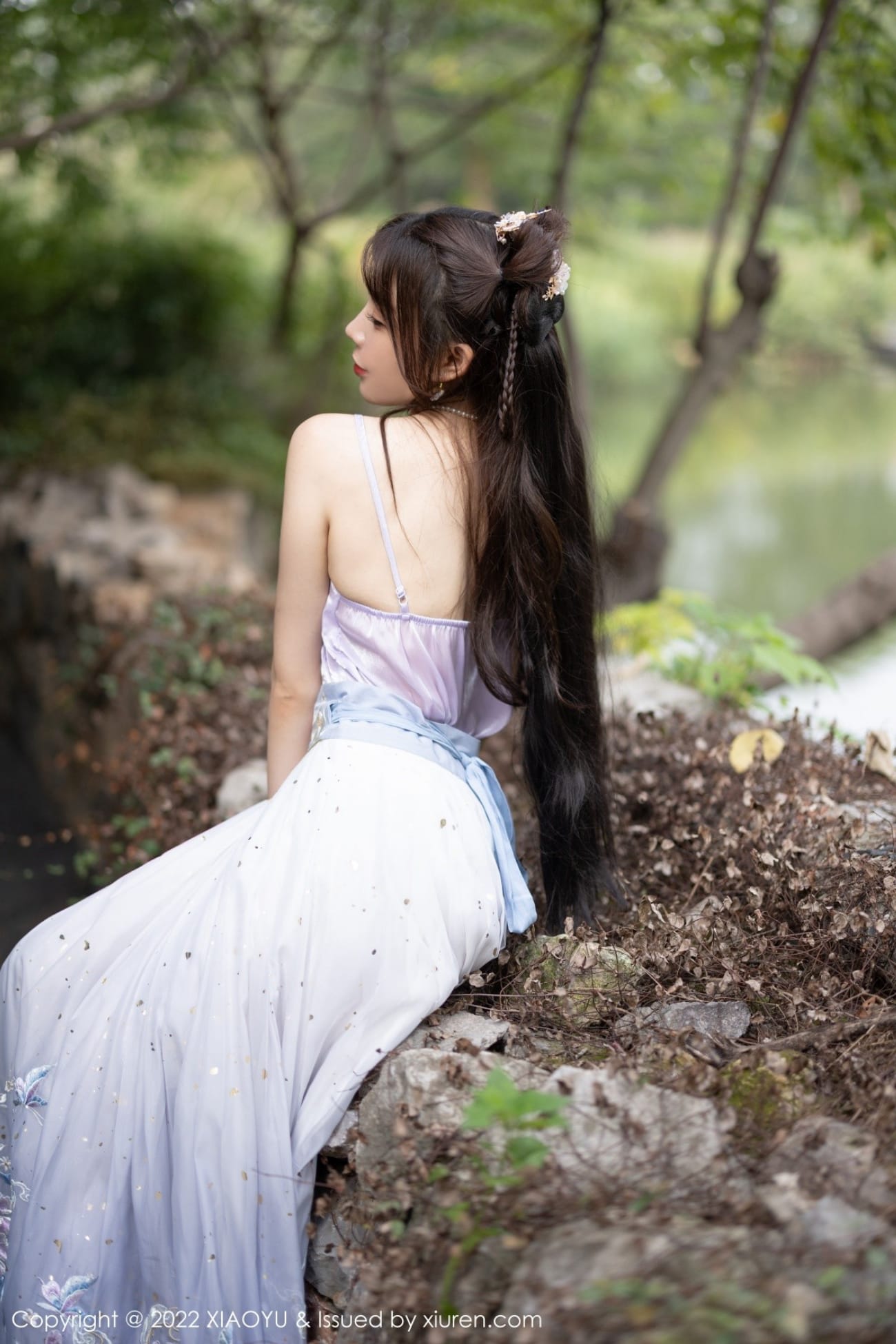 徐莉芝Booty浅紫色古装服饰杭州西湖边旅拍